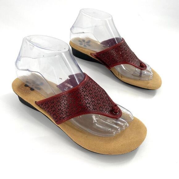 Dr Scholls Womens Red‎ Thong Sandals Size 7 Laser Cut Comfort Kitten Heel - Picture 1 of 8